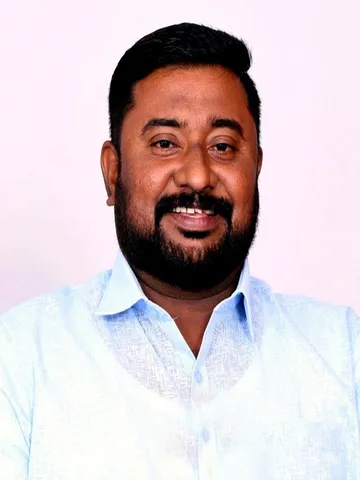 മനോജ് എം